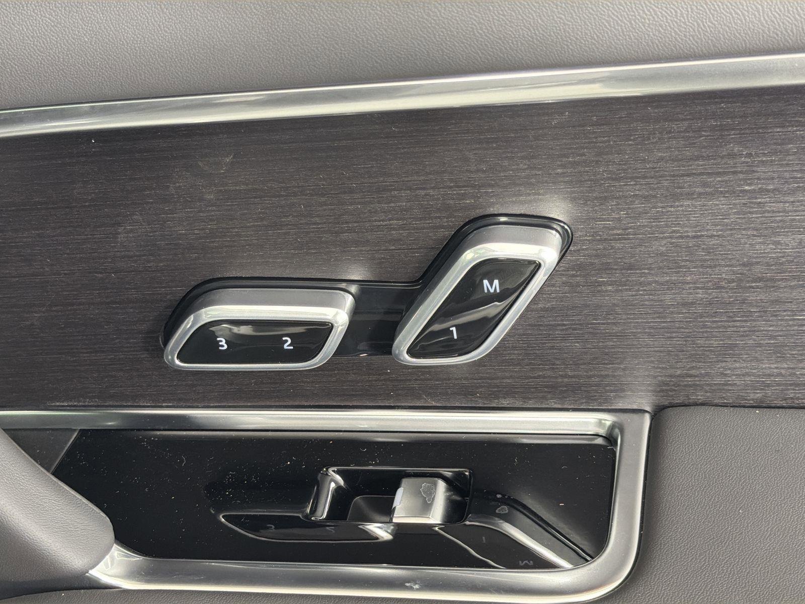 New 2026 Land Rover Range Rover SE image 33