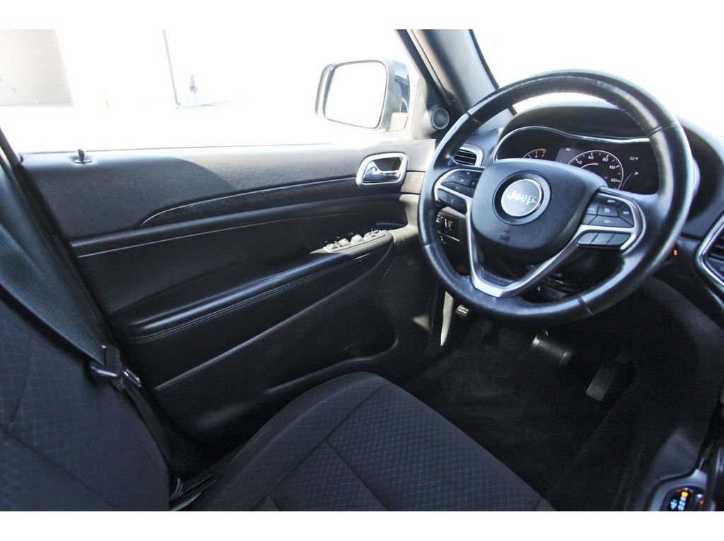 Used 2018 Jeep Grand Cherokee Laredo image 8