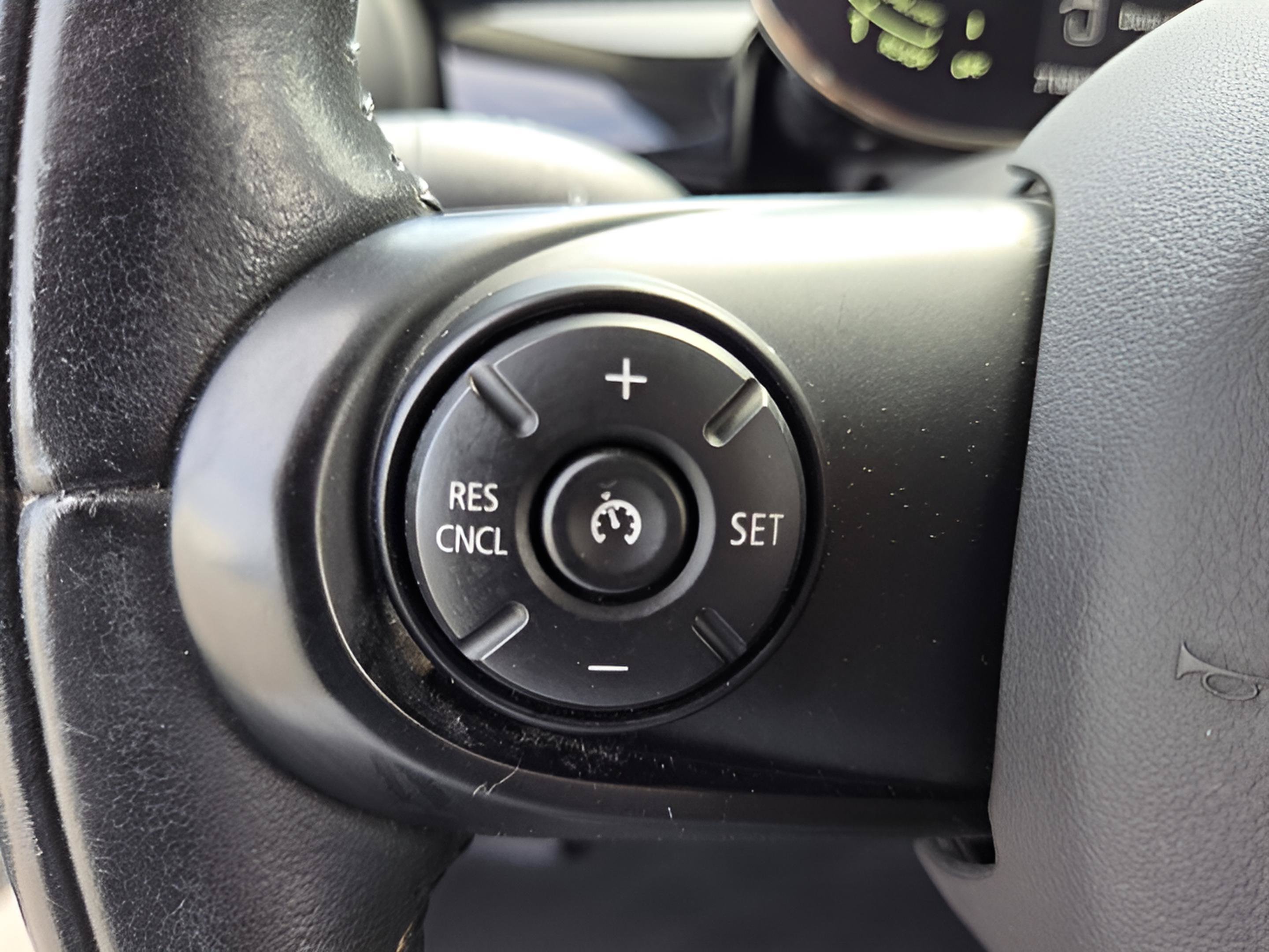 Used 2021 MINI Cooper 4-Door Hardtop w/ 6.5" Touchscreen Package FWD image 25