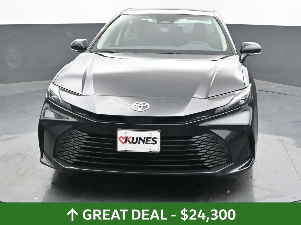 Used 2025 Toyota Camry LE image 5