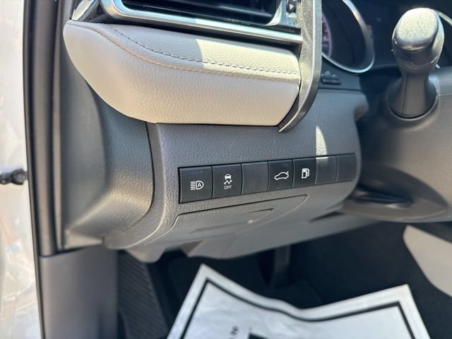Used 2018 Toyota Camry XLE FWD image 9