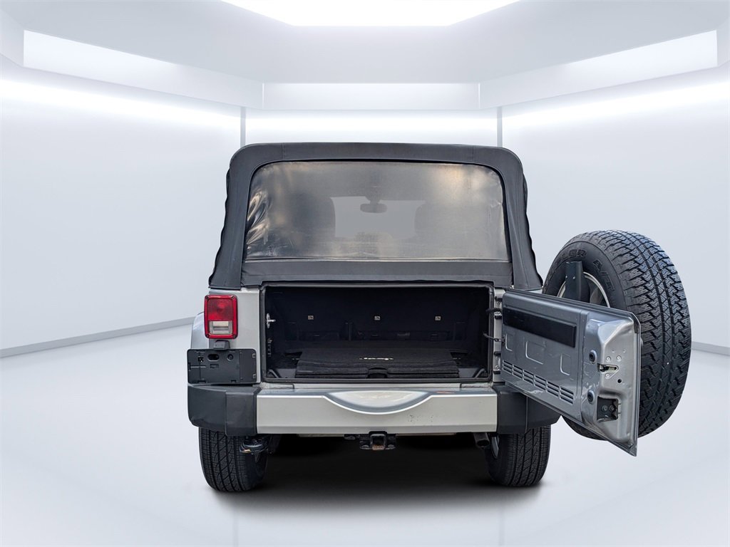 Used 2015 Jeep Wrangler Unlimited Sahara w/ Max Tow Package image 12