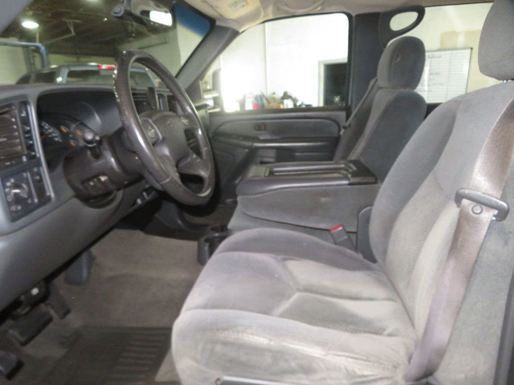 Used 2004 Chevrolet Silverado 2500 LS w/ Skid Plate Package AWD/4WD image 18