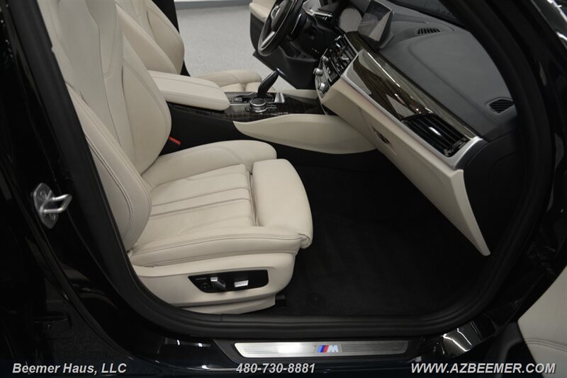 Used 2020 BMW 530i w/ M Sport Package RWD image 19