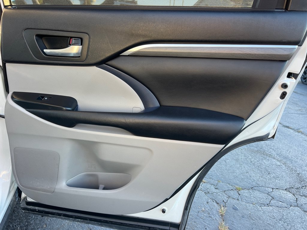 Used 2017 Toyota Highlander Limited AWD/4WD image 16