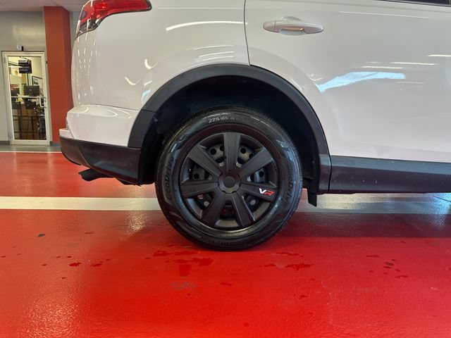 Used 2018 Toyota RAV4 LE w/ Carpet Mat Package FWD image 30