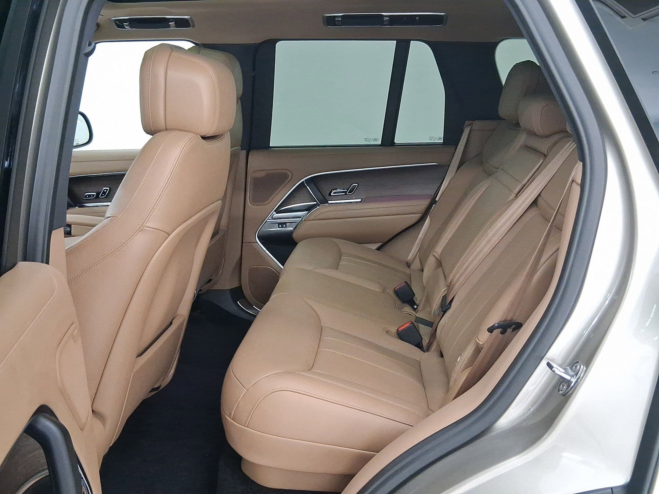 New 2025 Land Rover Range Rover SE image 12