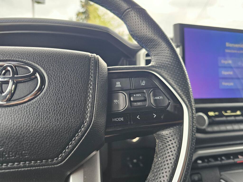 Used 2024 Toyota Sequoia Platinum AWD/4WD image 35