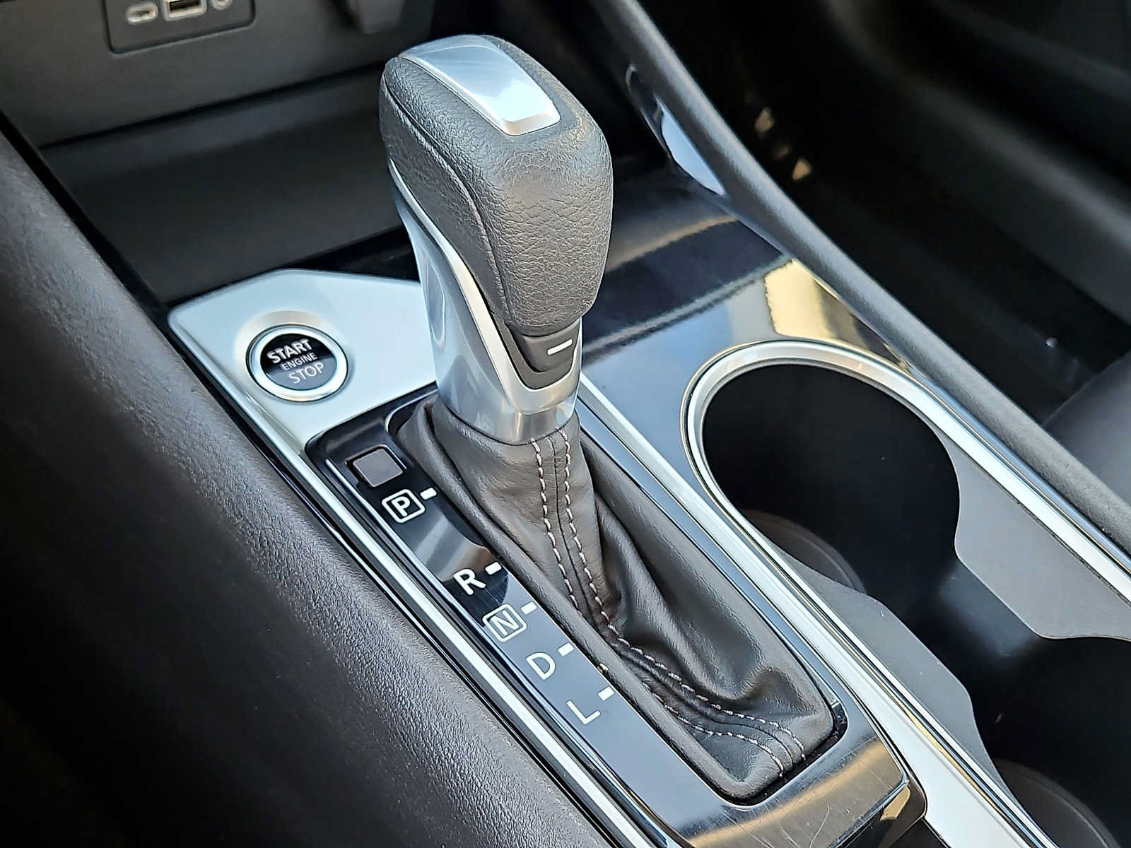 Used 2024 Nissan Altima 2.5 SV FWD image 14