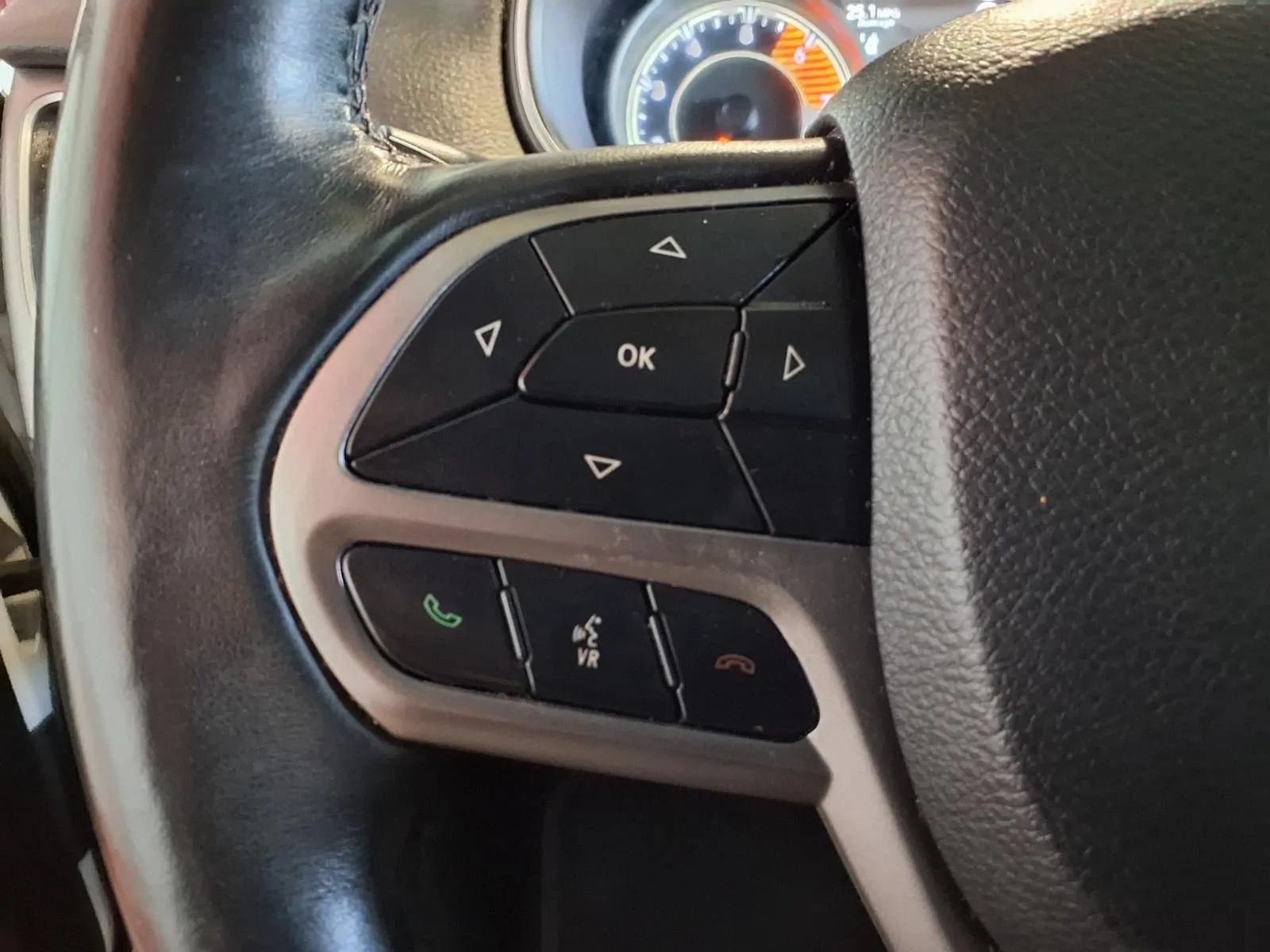 Used 2019 Jeep Cherokee Limited w/ Luxury Group AWD/4WD image 27