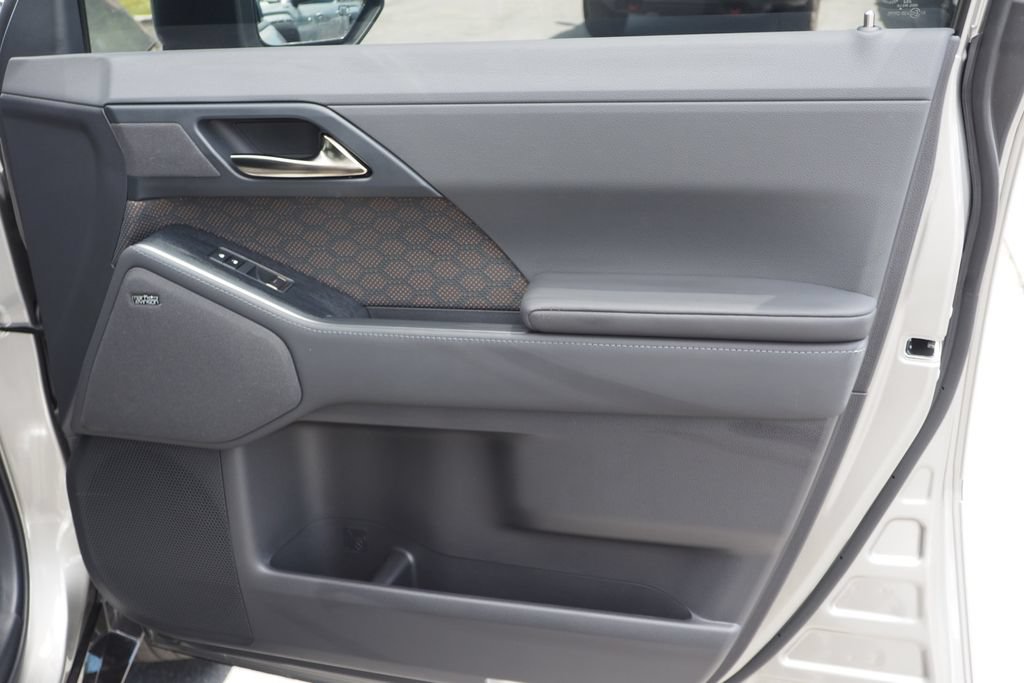 Used 2025 Lexus GX 550 w/ Accessory Package (31) AWD/4WD image 26