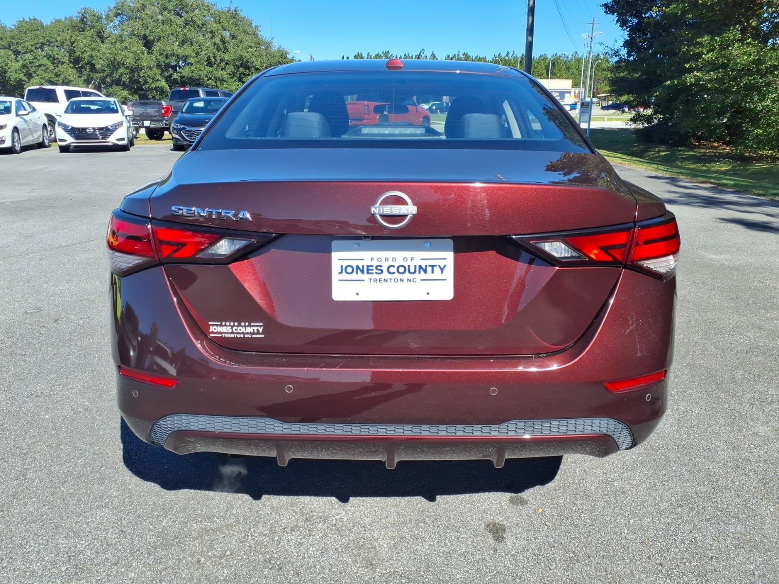 Used 2025 Nissan Sentra SV FWD image 3