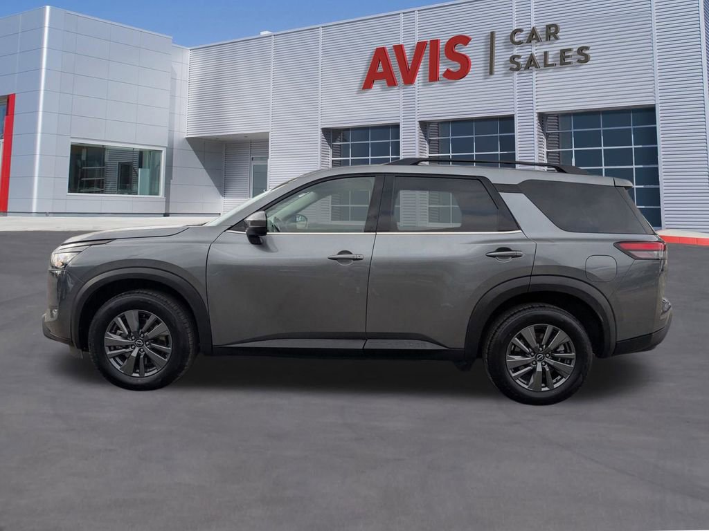 Used 2024 Nissan Pathfinder SV image 2