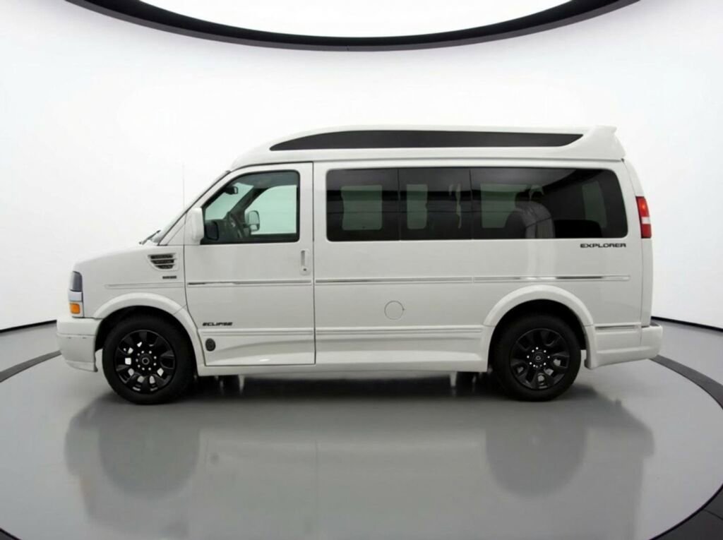 Used 2023 Chevrolet Express 2500 Work Van image 4