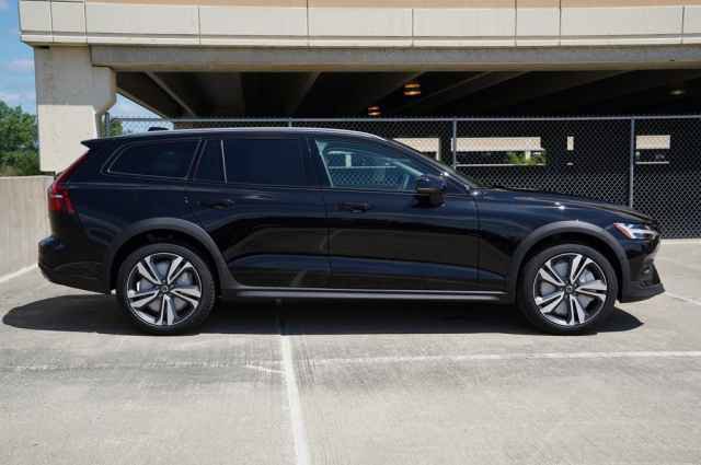 New 2026 Volvo V60 B5 Cross Country Plus w/ Climate Package image 3