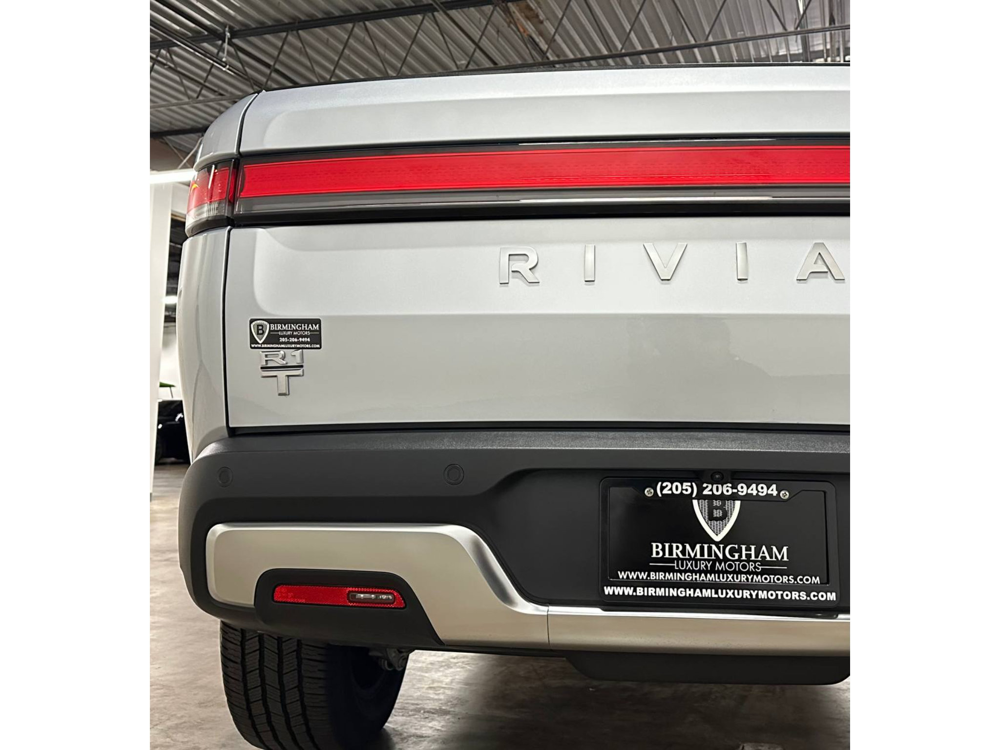 Used 2023 Rivian R1T Adventure Dual AWD/4WD image 16