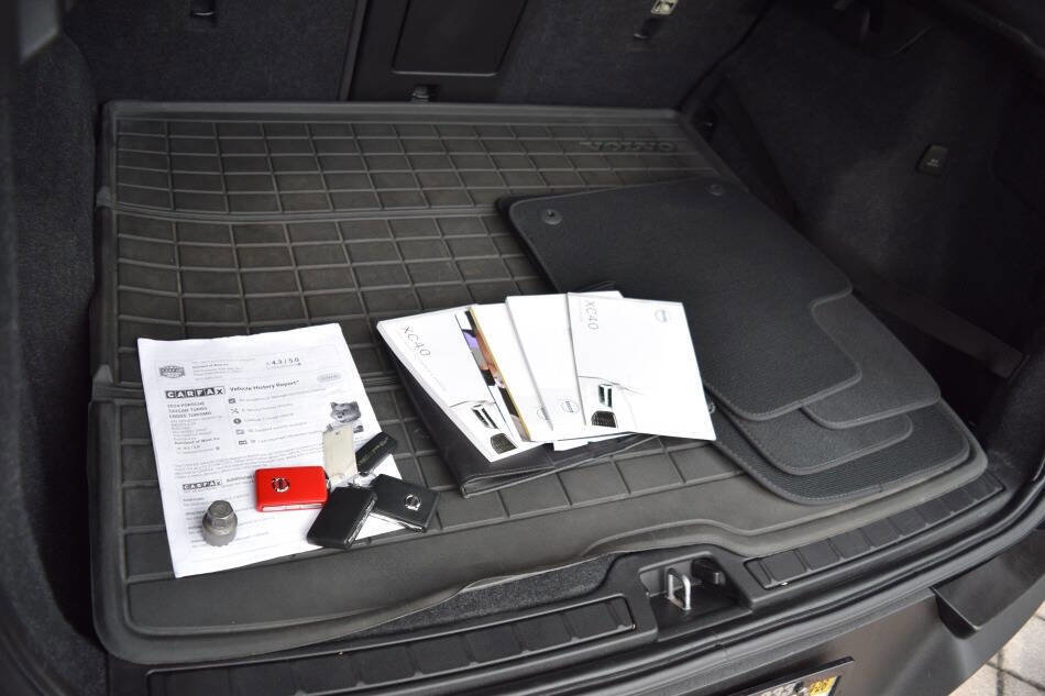 Used 2020 Volvo XC40 T5 Momentum w/ Protection Package Premier image 78