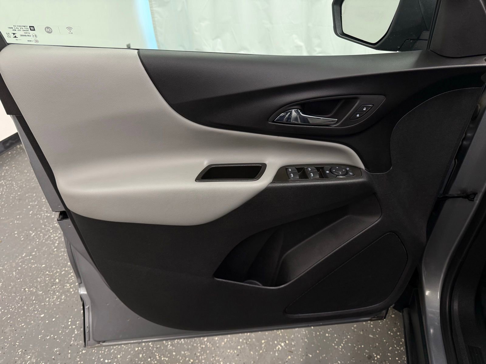 Used 2023 Chevrolet Equinox LS w/ LS Convenience Package image 9