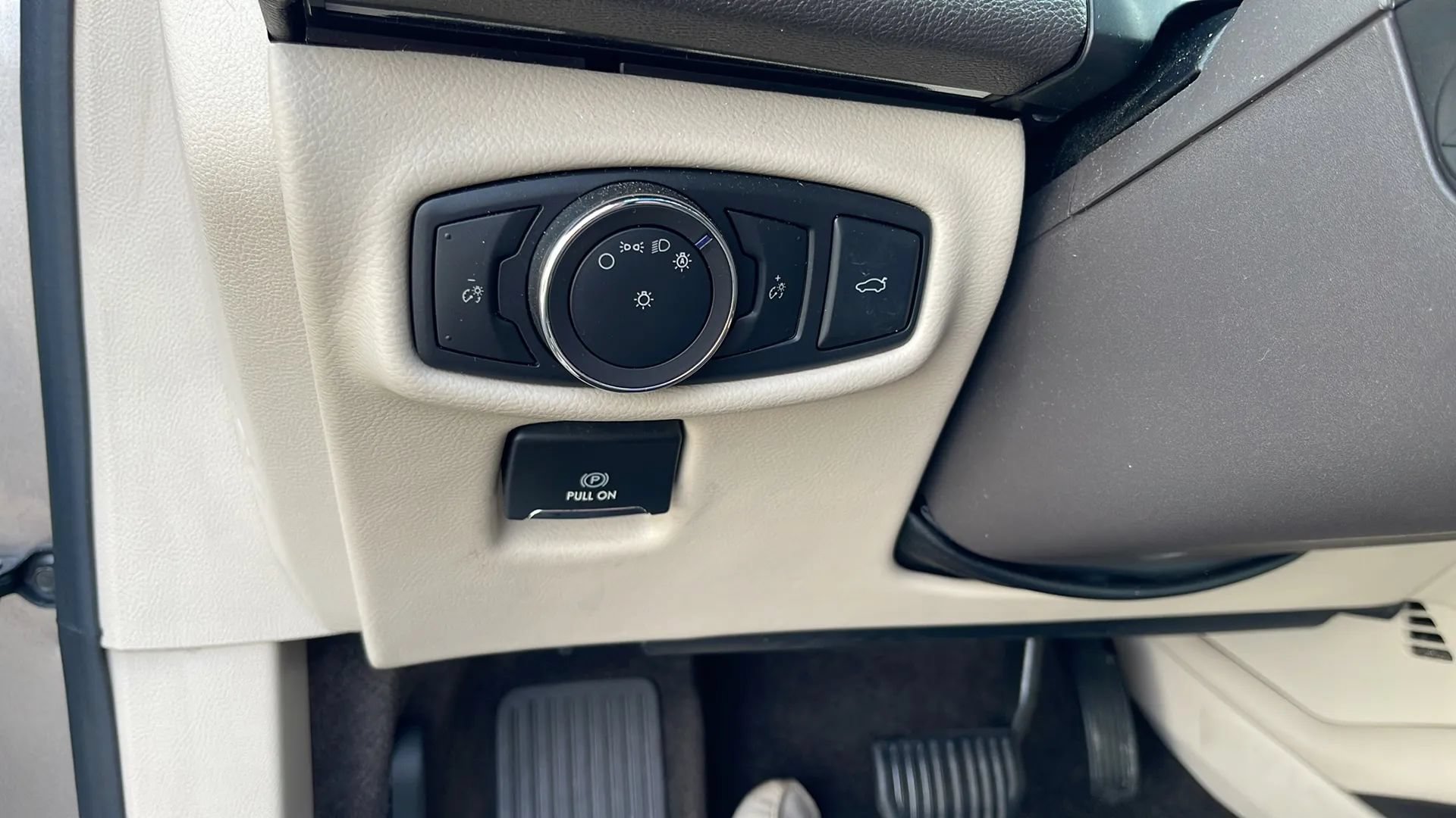 Used 2018 Lincoln MKZ Reserve FWD image 16