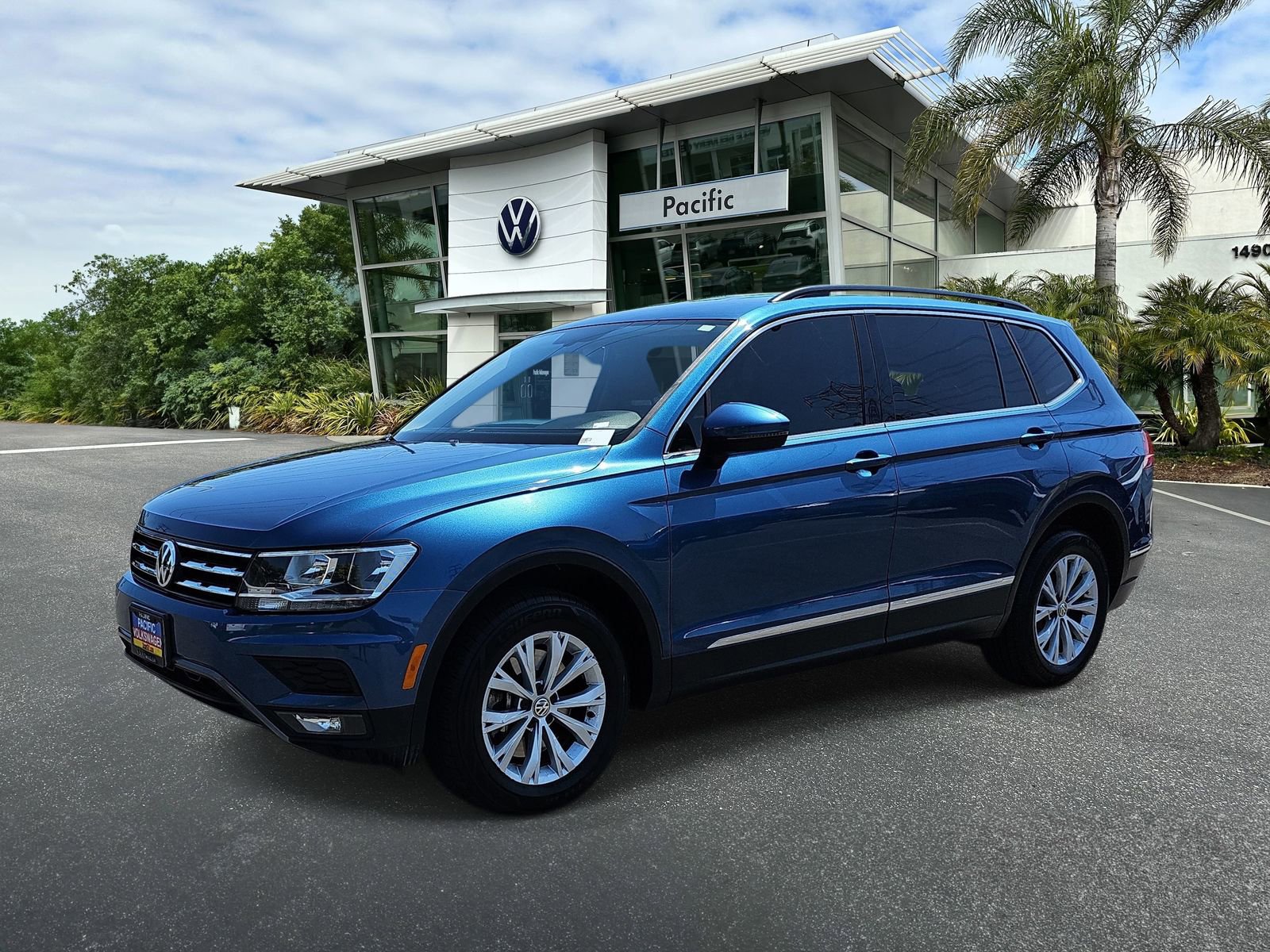 Used 2018 Volkswagen Tiguan SE AWD/4WD image 1