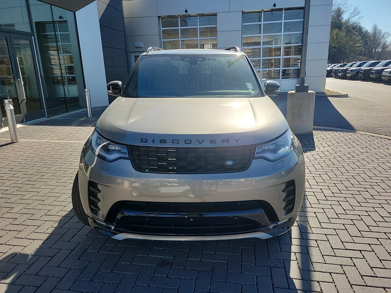 Certified 2025 Land Rover Discovery Dynamic SE AWD/4WD image 2