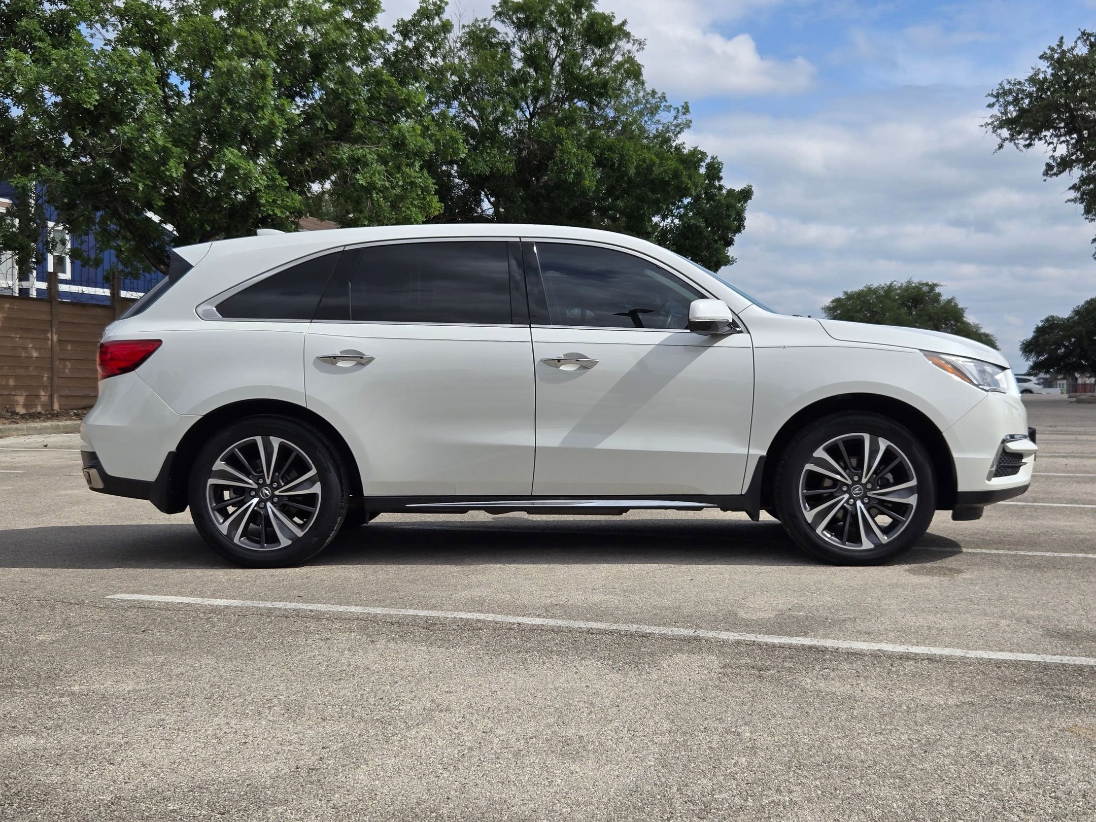 Certified 2020 Acura MDX FWD w/ Technology Package image 3