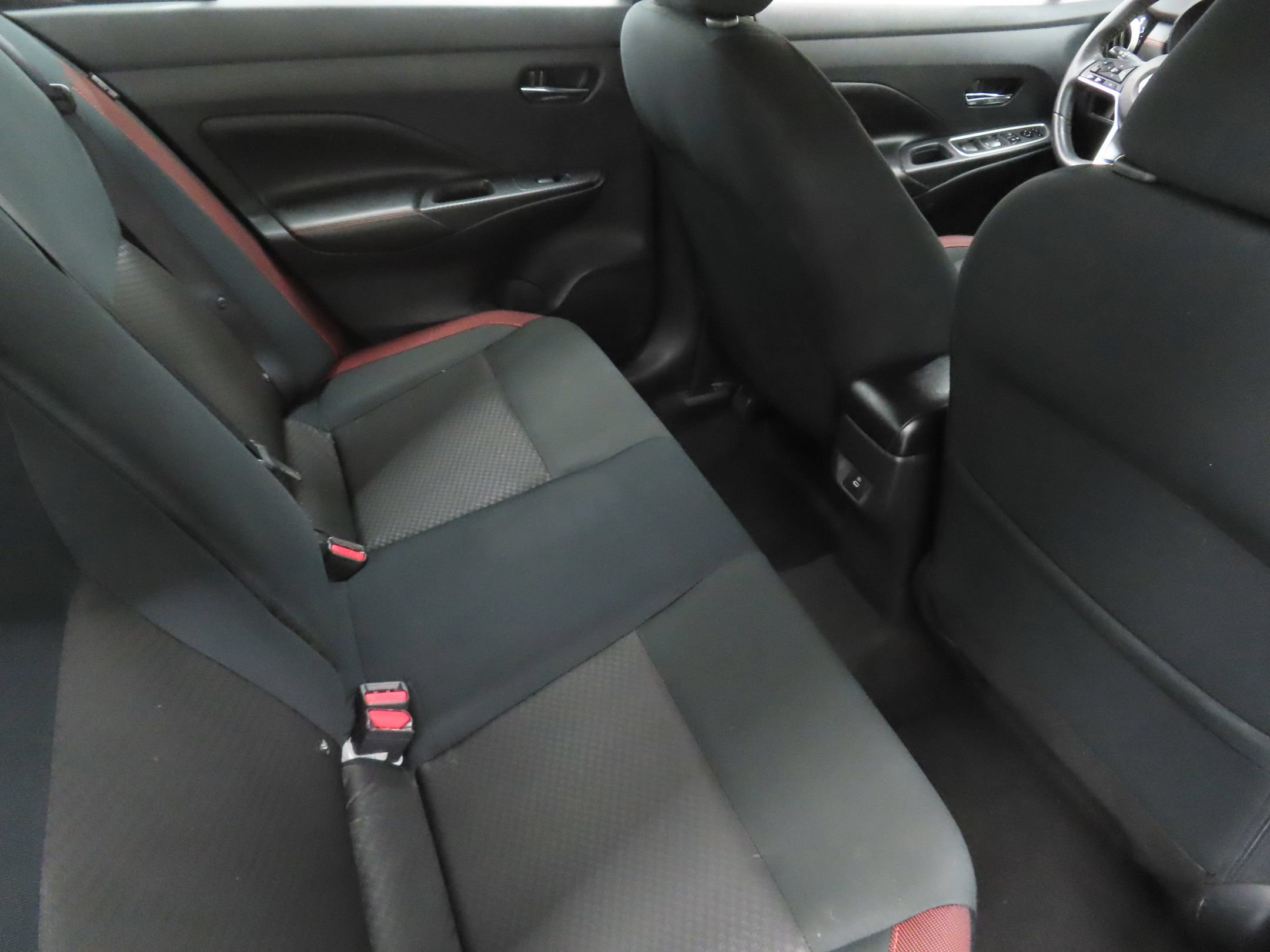 Used 2024 Nissan Versa SR FWD image 23