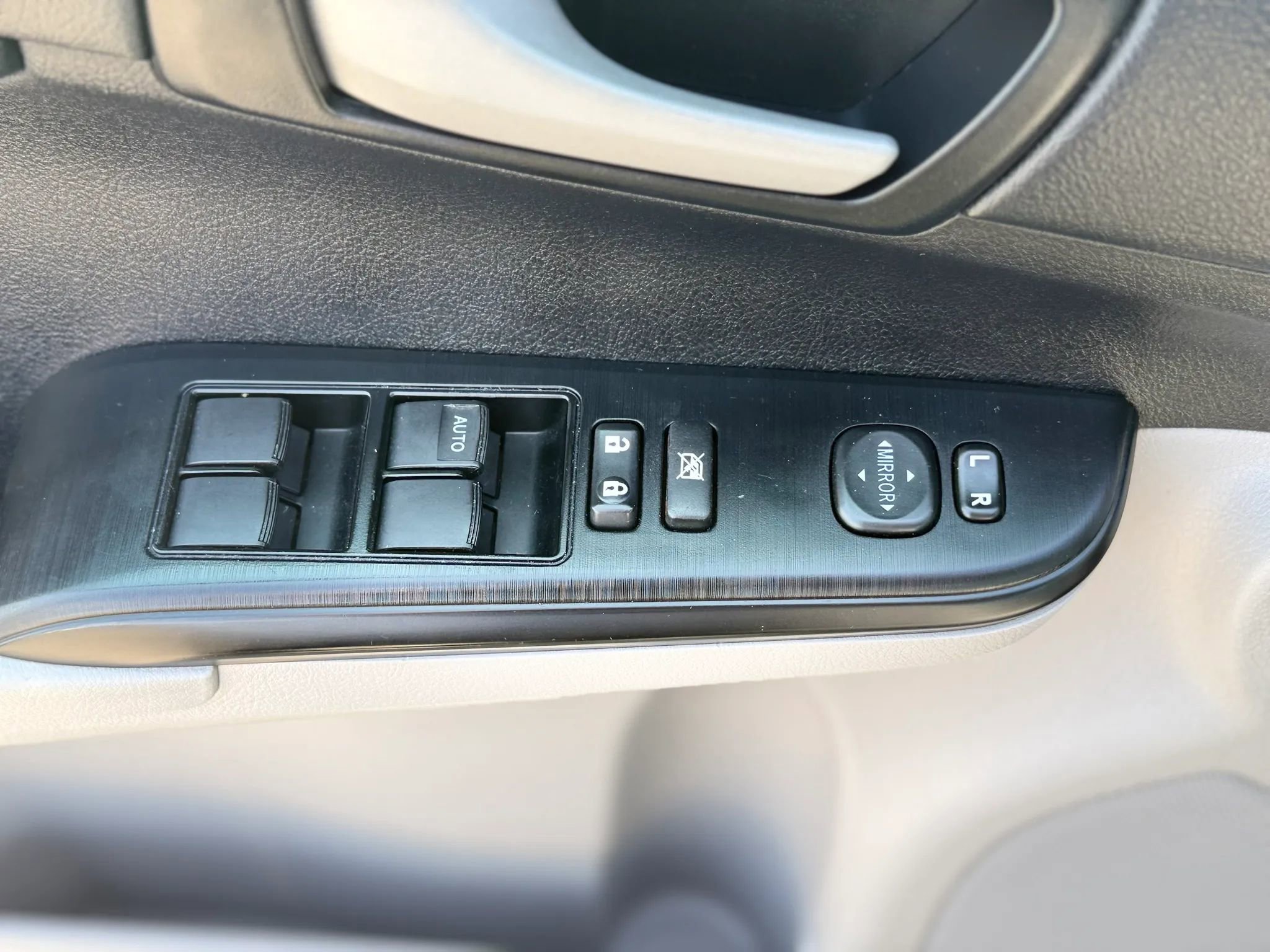 Used 2014 Toyota Camry LE image 21