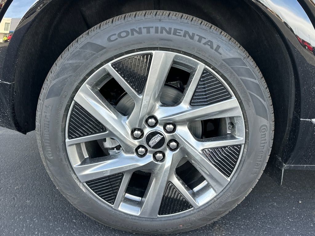 New 2026 Cadillac Optiq Luxury 1 image 24