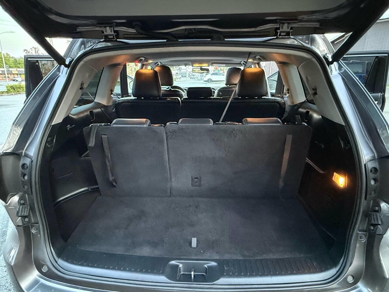 Used 2014 Toyota Highlander XLE AWD/4WD image 24