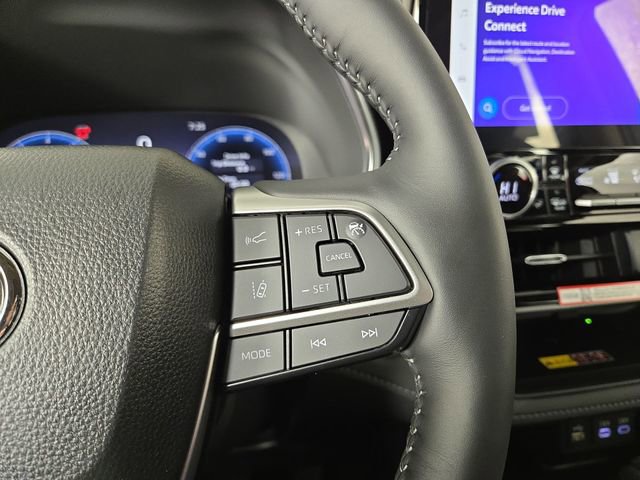 Used 2025 Toyota Highlander Platinum image 24