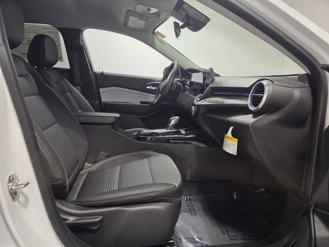New 2026 Chevrolet Trax LT w/ Driver Confidence Package FWD image 27