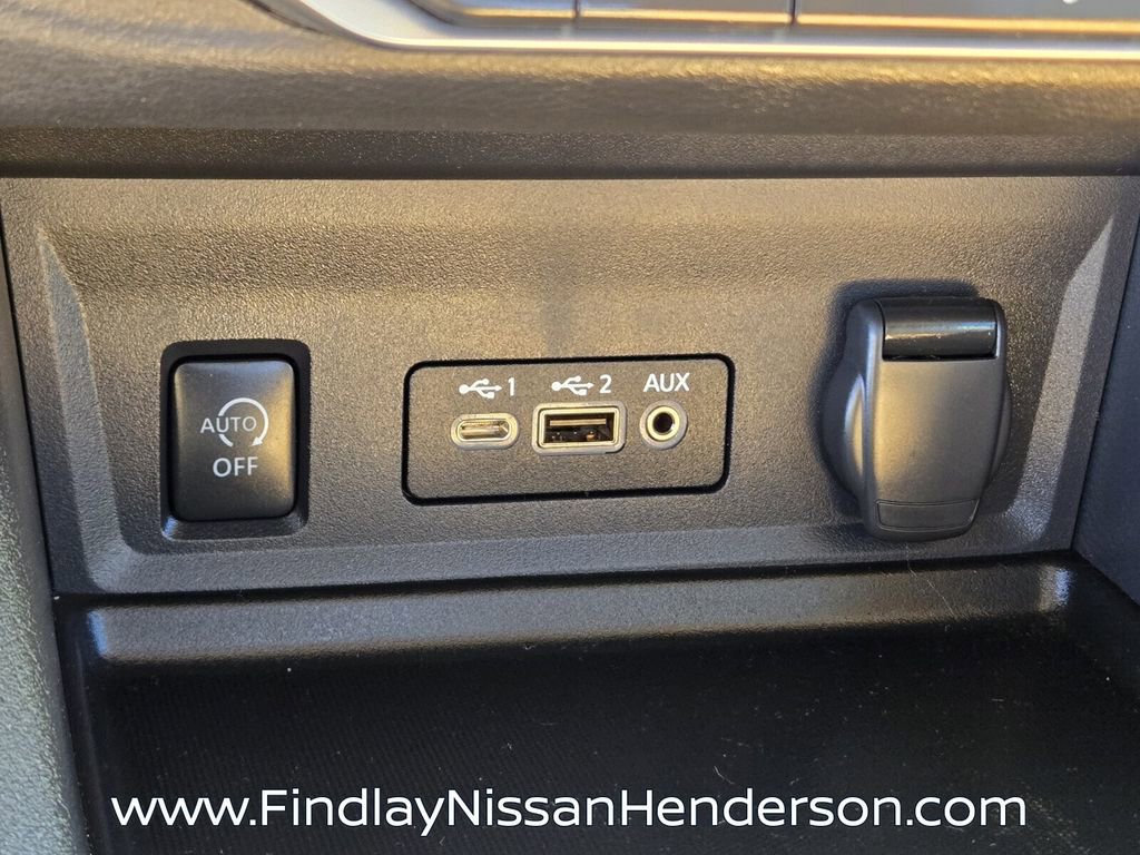 Used 2025 Nissan Sentra SV w/ SV Premium Package image 27