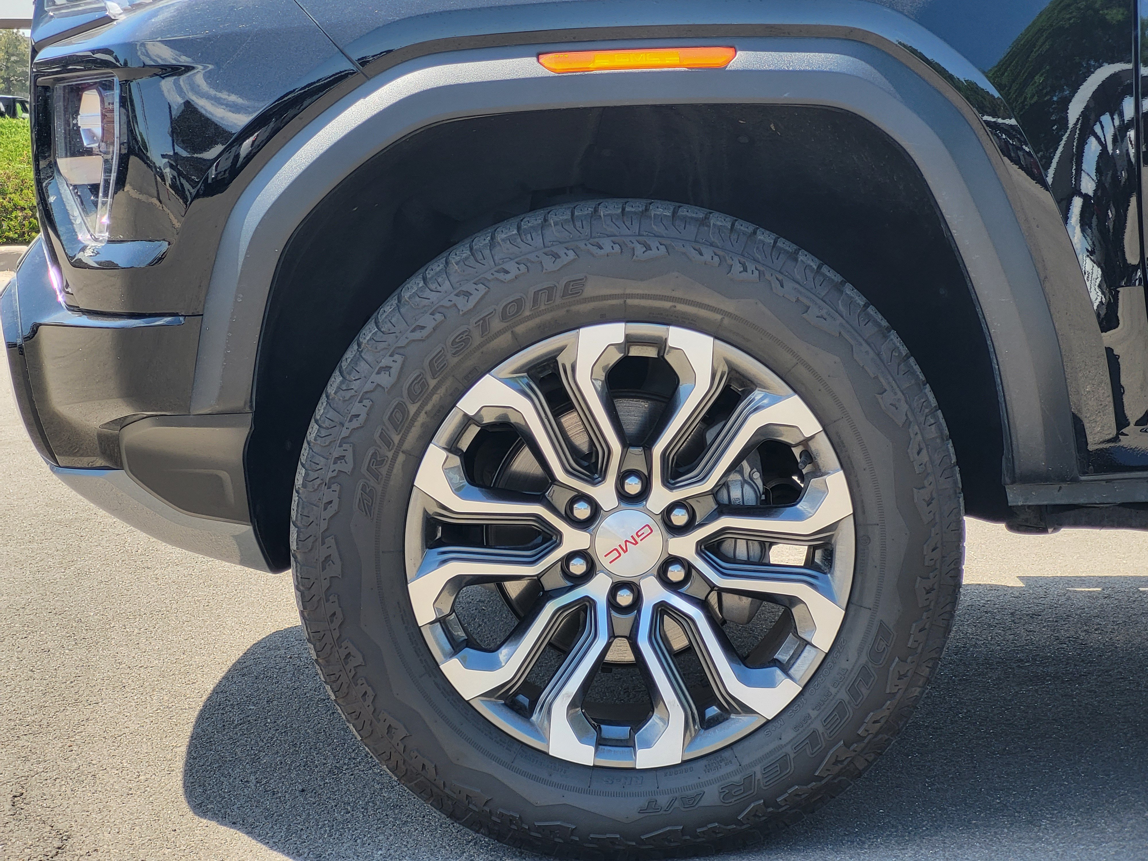 Certified 2025 GMC Canyon Denali AWD/4WD image 9