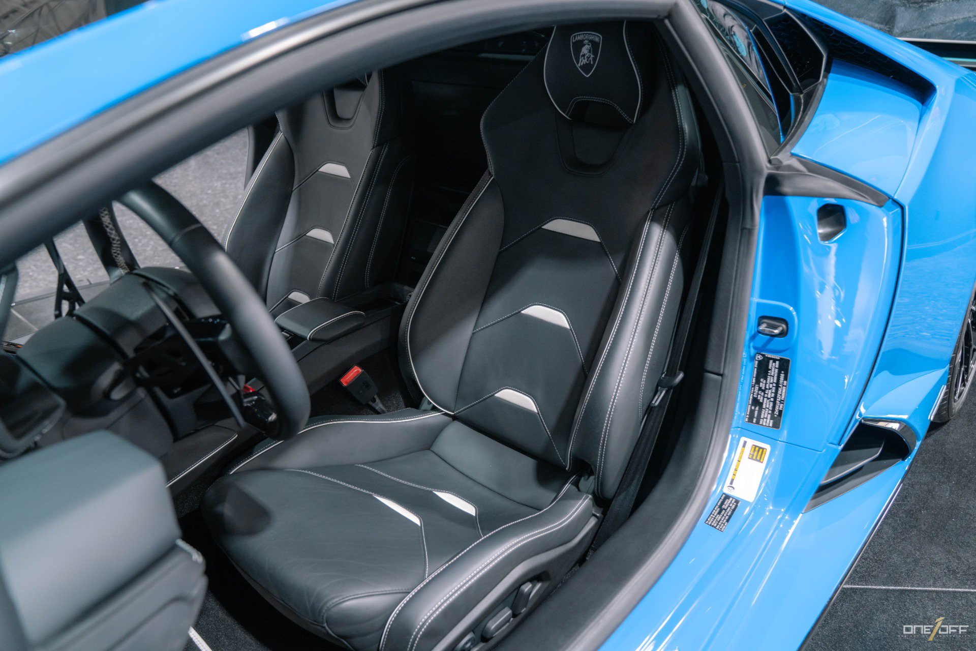 Used 2021 Lamborghini Huracan EVO RWD image 9