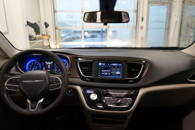 Used 2022 Chrysler Voyager LX image 20