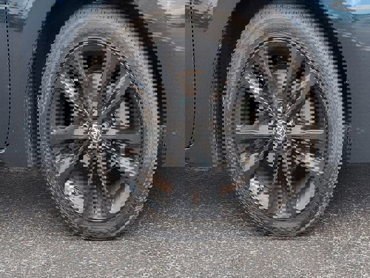 Used 2018 Toyota Corolla SE image 11