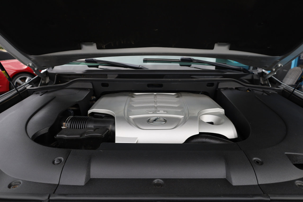 Used 2013 Lexus LX 570 4WD image 16