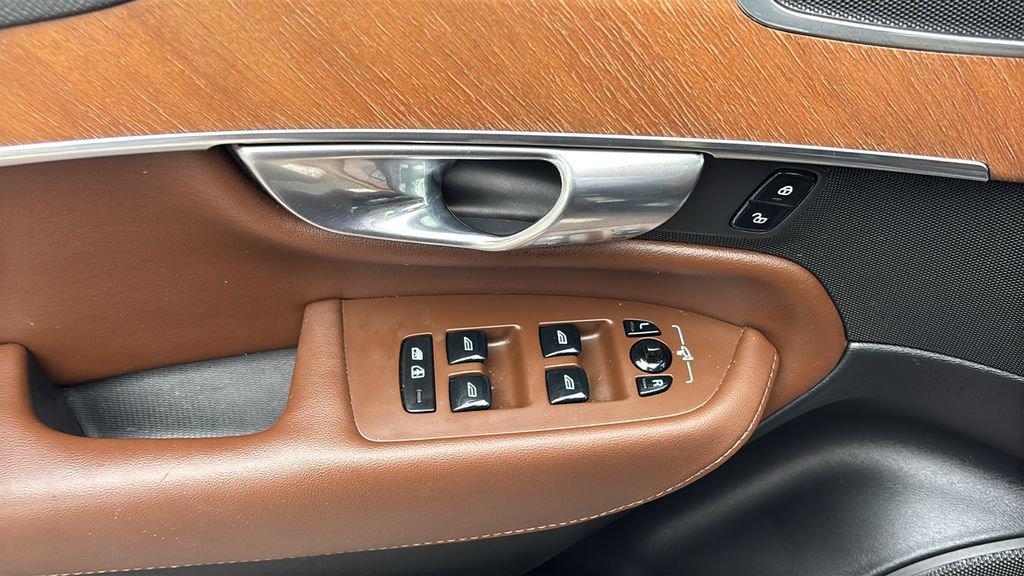 Certified 2023 Volvo XC90 B6 Plus AWD/4WD image 12