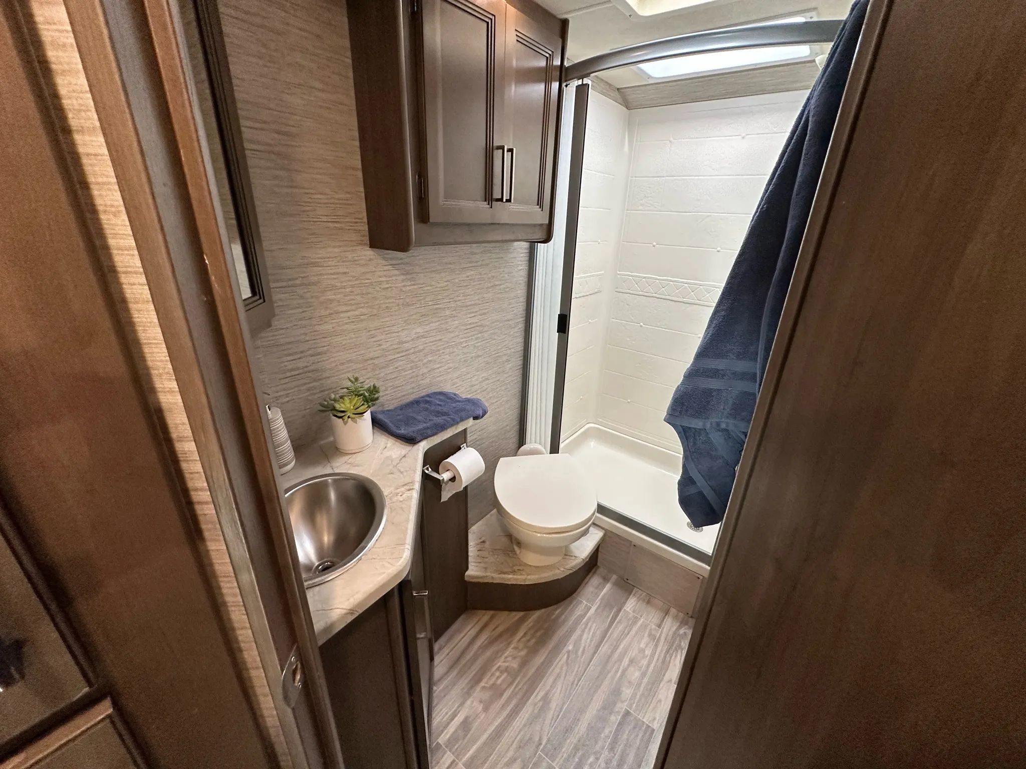 Used 2021 Ford E-450 and Econoline 450 Super Duty w/ Motorhome Prep Package image 56