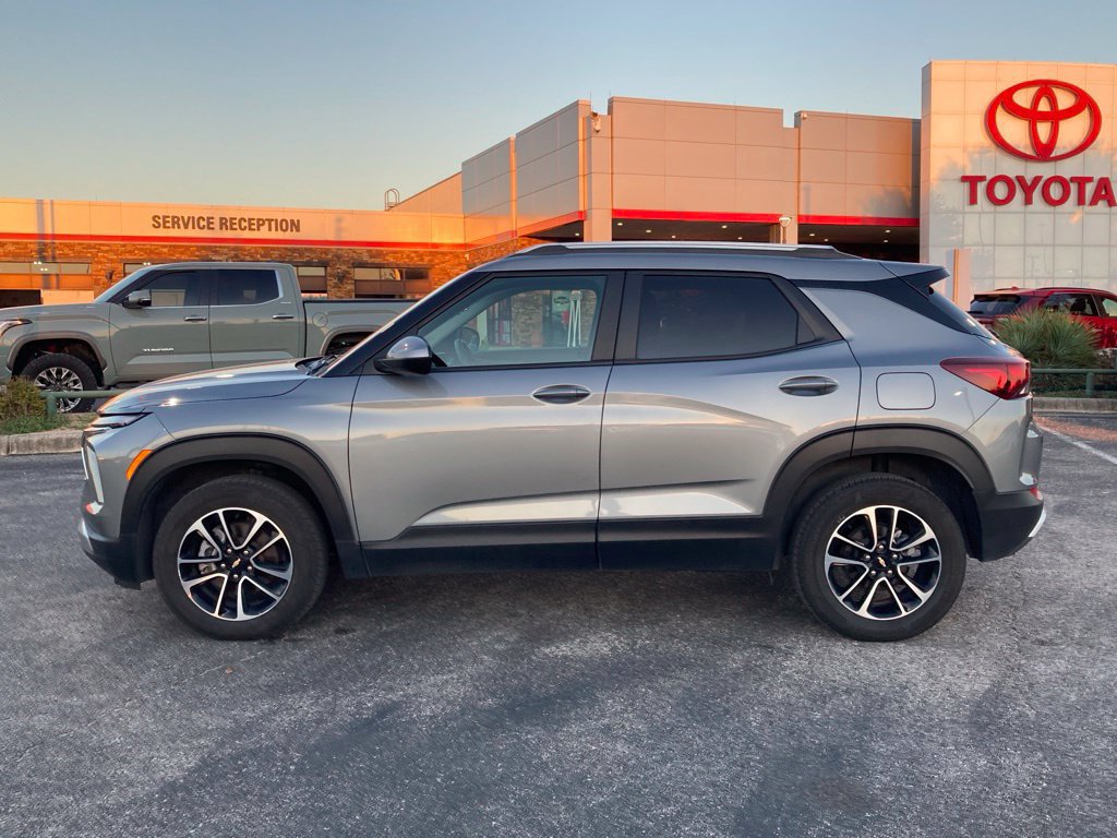 Used 2025 Chevrolet TrailBlazer LT AWD/4WD image 8