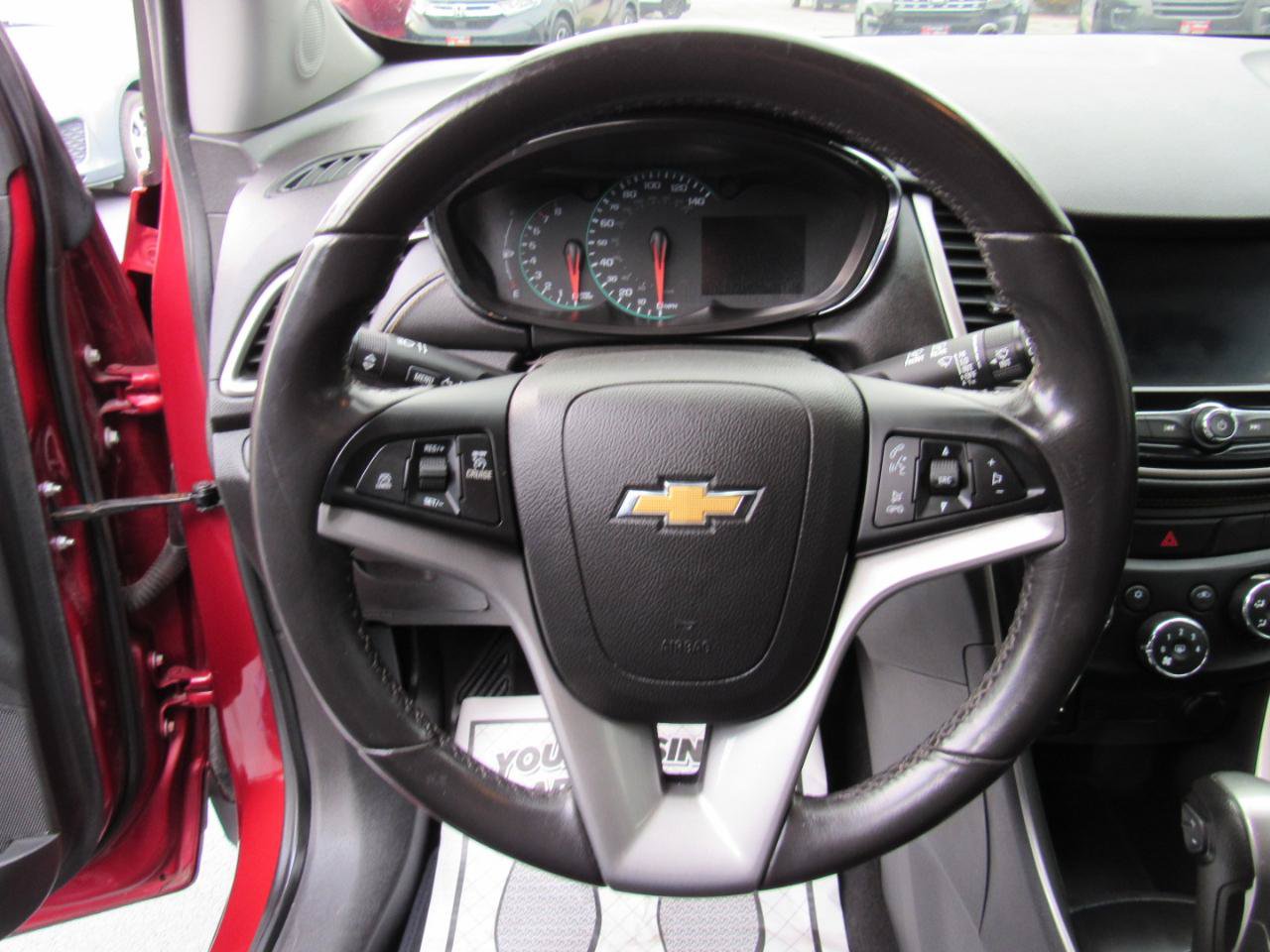 Used 2020 Chevrolet Trax LT w/ LT Convenience Package AWD/4WD image 19