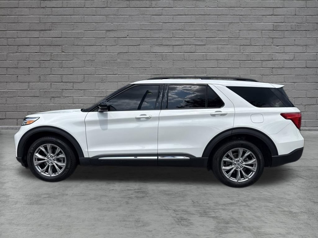 Used 2023 Ford Explorer XLT w/ Equipment Group 202A AWD/4WD image 4