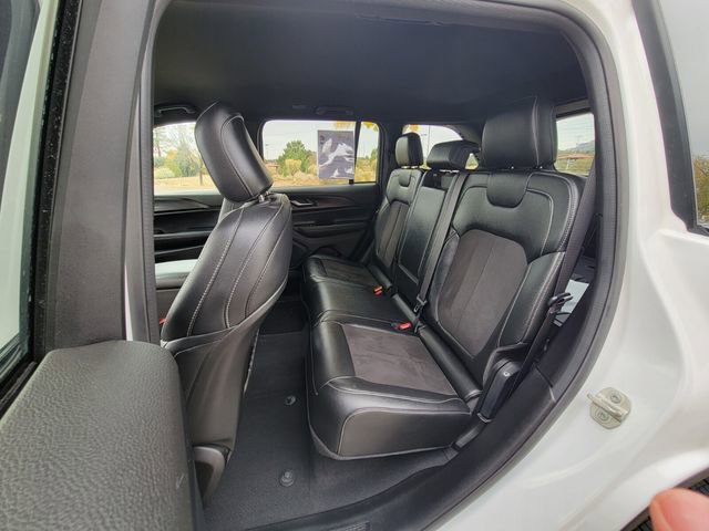 Used 2024 Jeep Grand Cherokee Altitude image 12