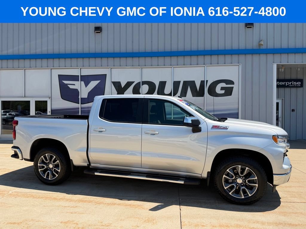 Used 2022 Chevrolet Silverado 1500 LT AWD/4WD image 1