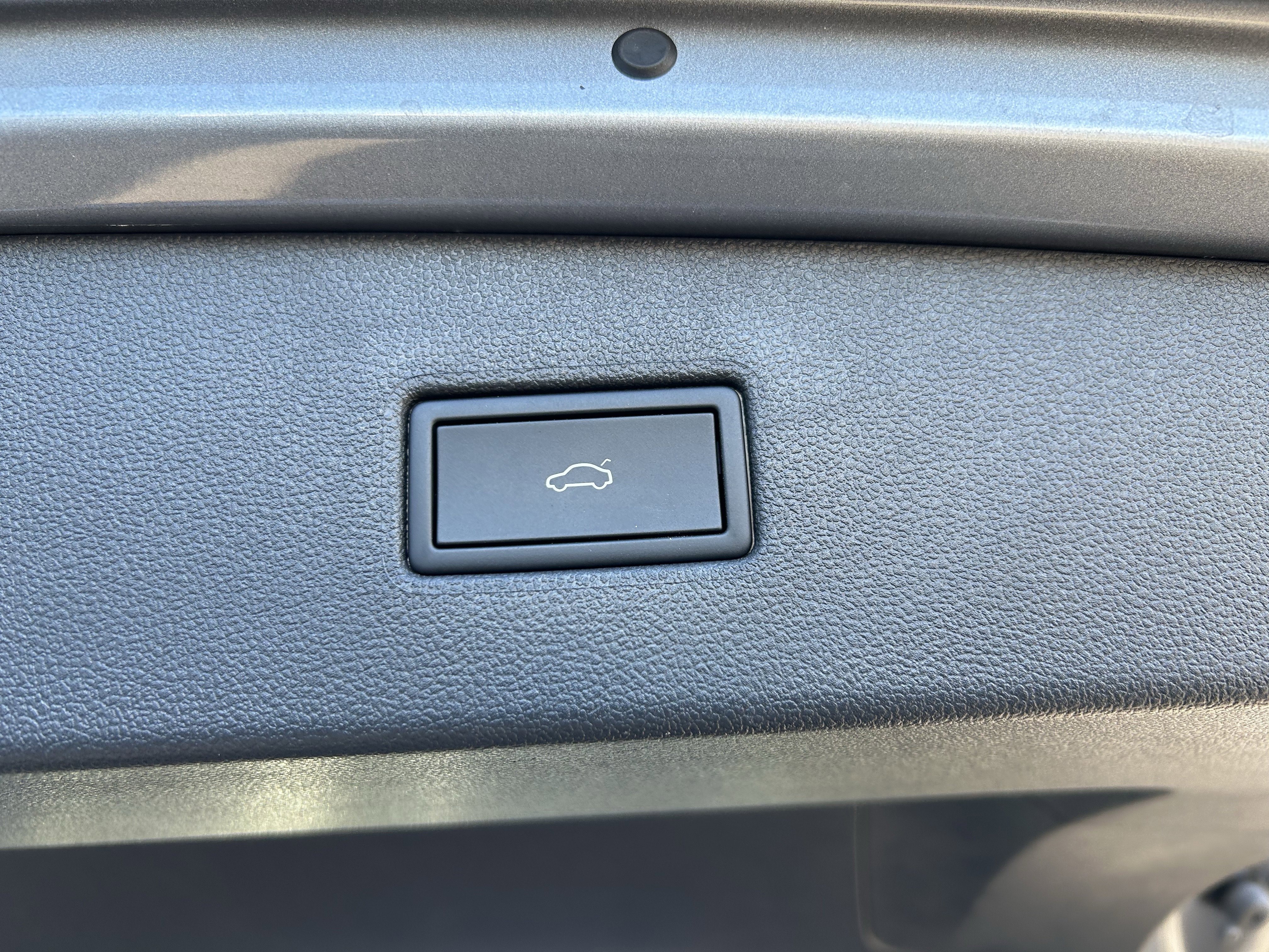 Used 2024 Volkswagen Tiguan SE w/ Panoramic Sunroof Package image 28