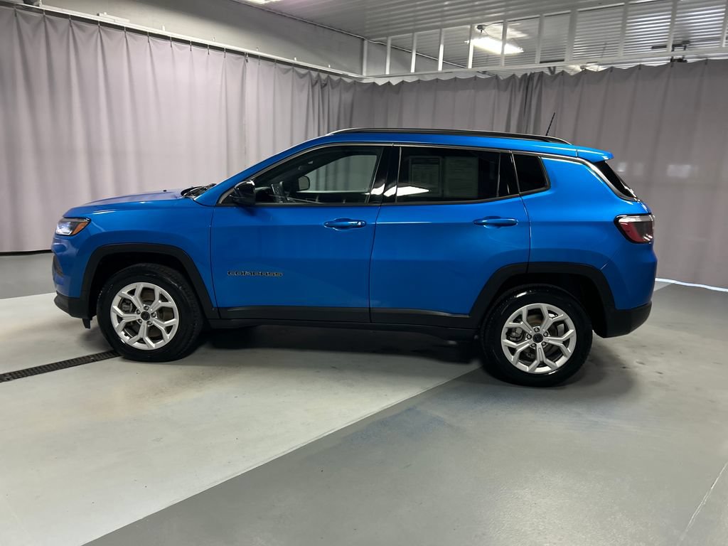 Used 2025 Jeep Compass Latitude AWD/4WD image 4