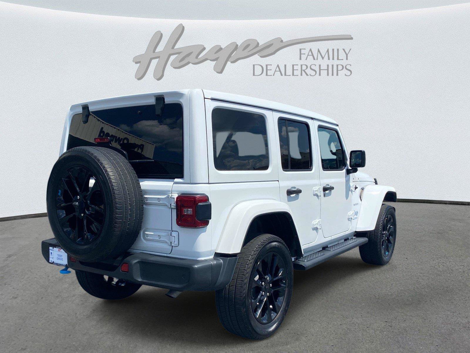 Used 2022 Jeep Wrangler Unlimited Sahara w/ Safety Group AWD/4WD image 3