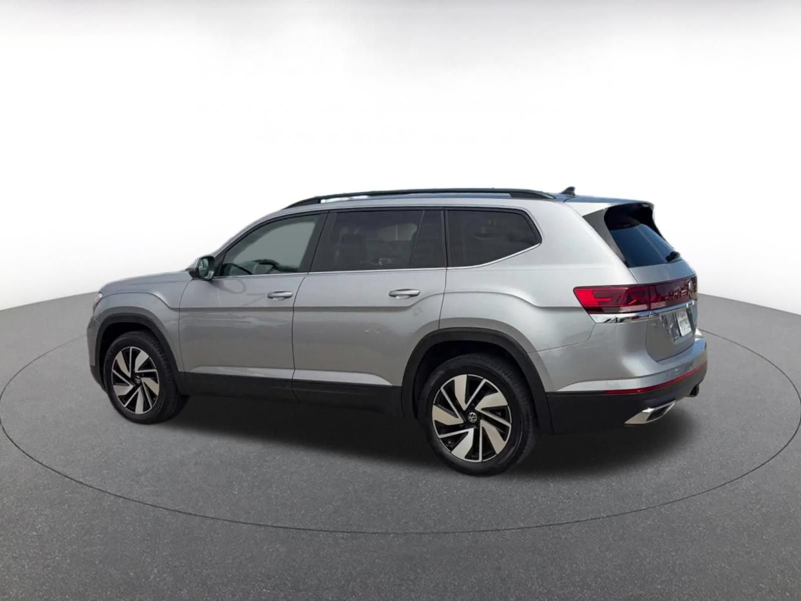Used 2026 Volkswagen Atlas SE FWD image 9