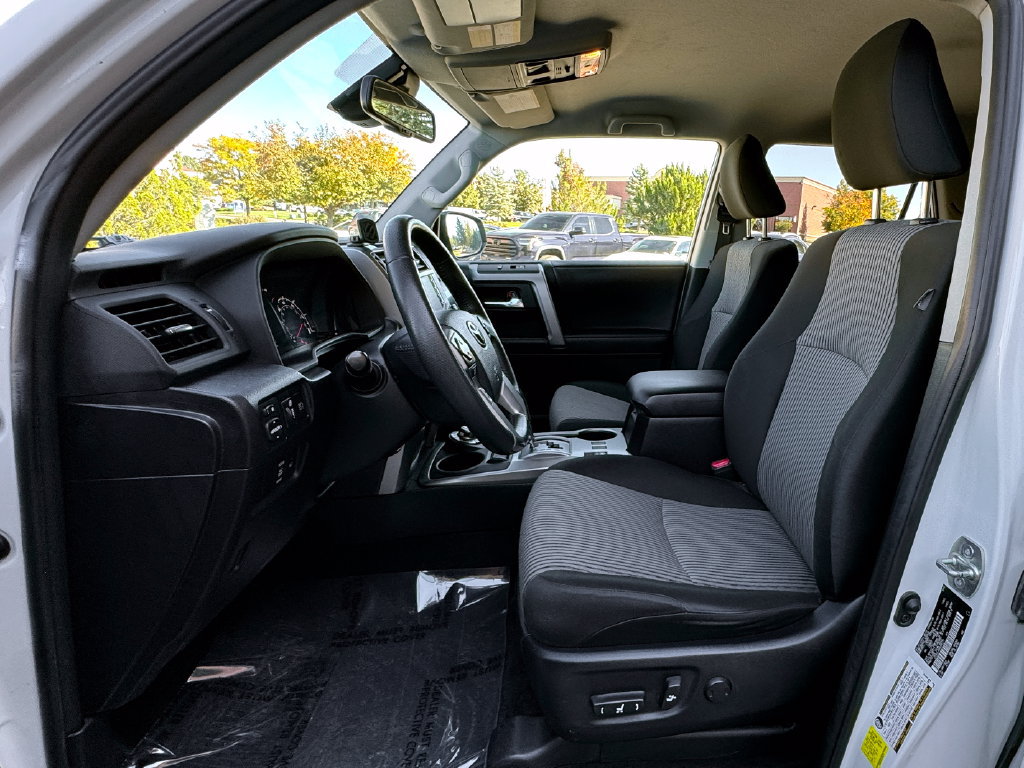 Used 2022 Toyota 4Runner SR5 AWD/4WD image 19